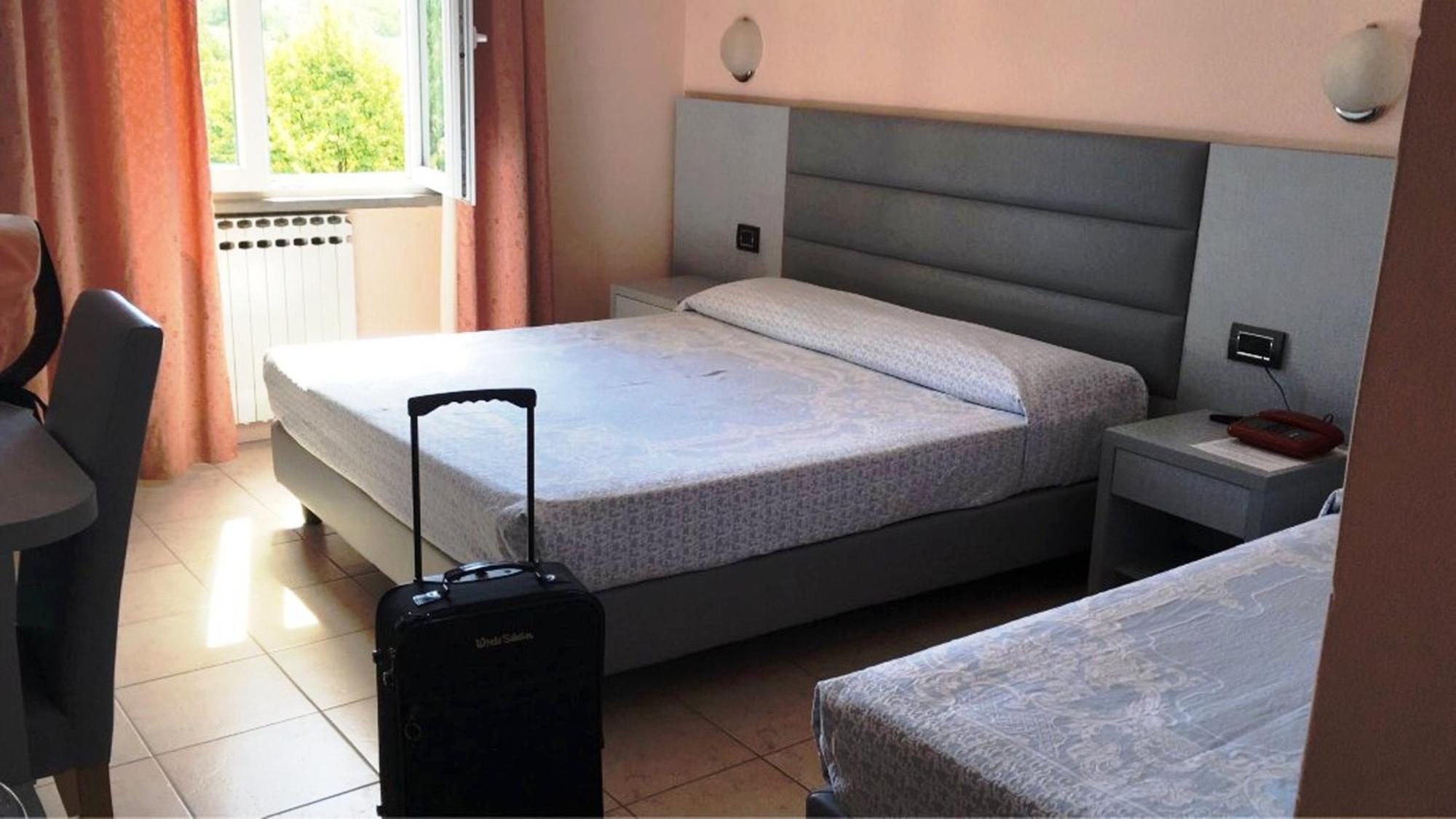 Hotel La Meridiana Урбино Экстерьер фото