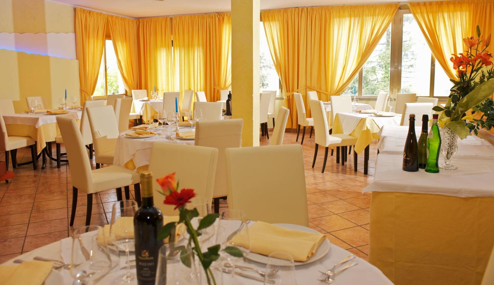 Hotel La Meridiana Урбино Экстерьер фото