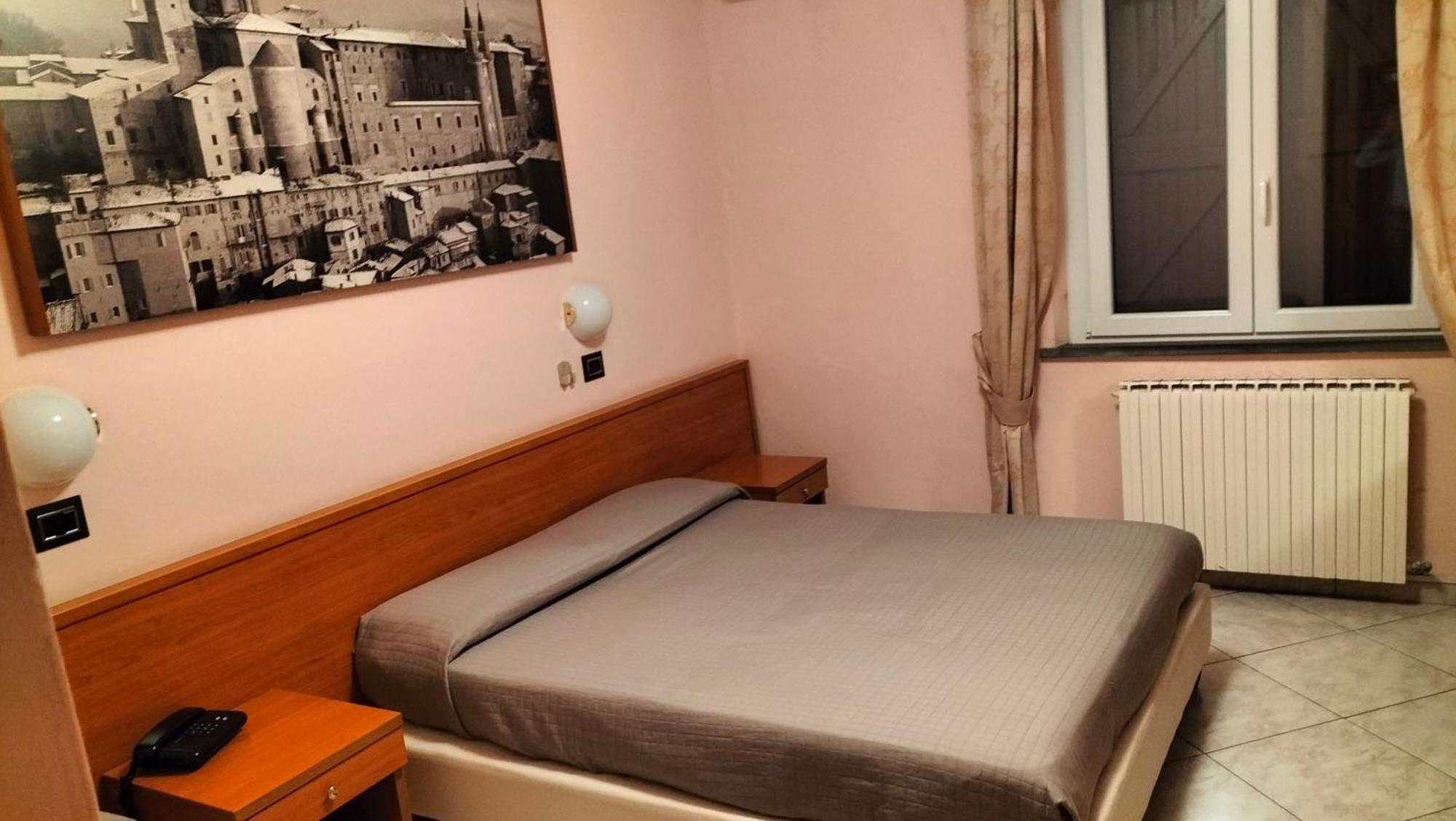 Hotel La Meridiana Урбино Экстерьер фото