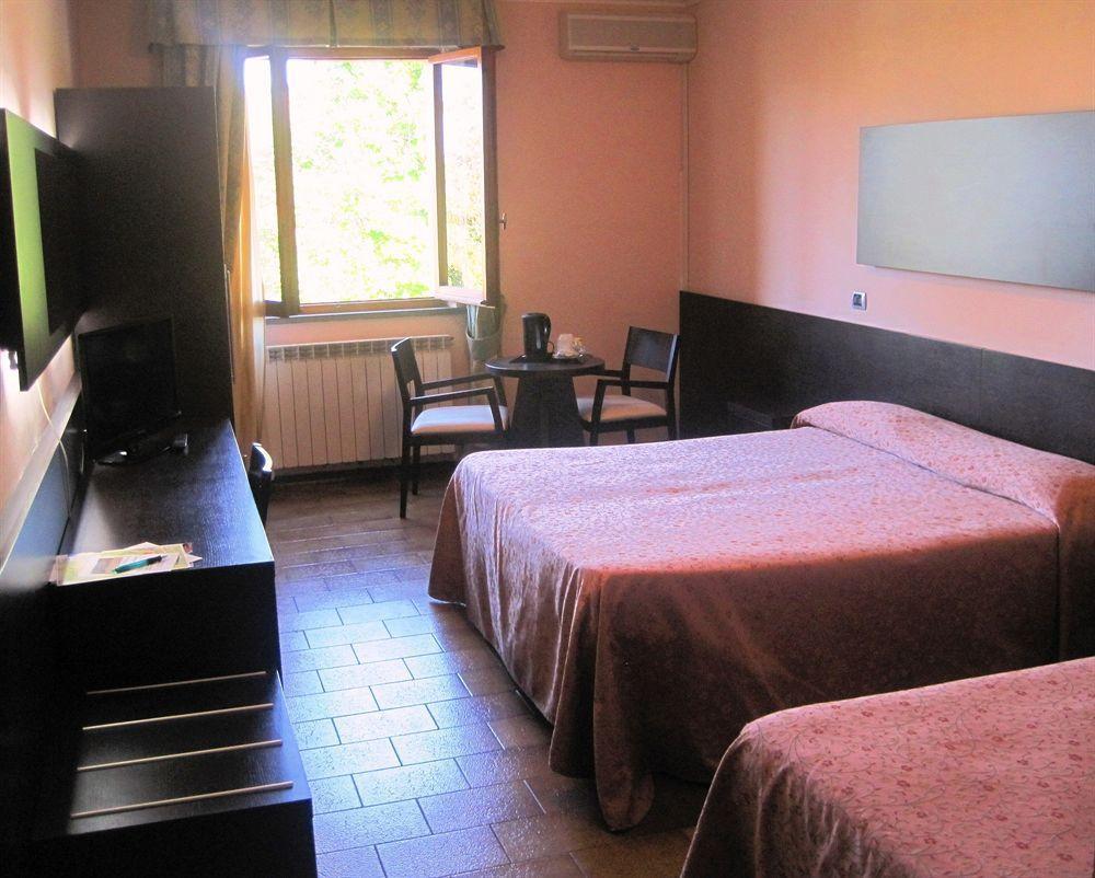 Hotel La Meridiana Урбино Экстерьер фото