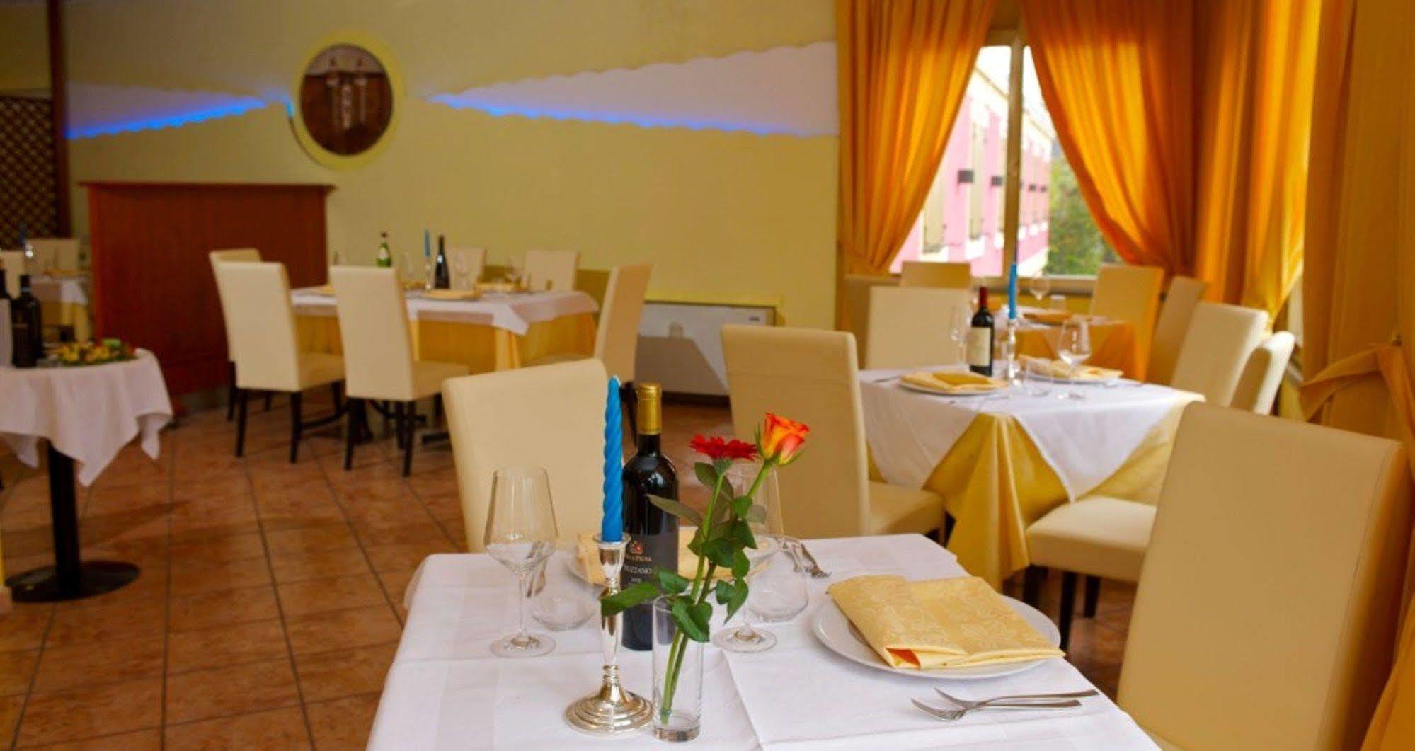 Hotel La Meridiana Урбино Экстерьер фото