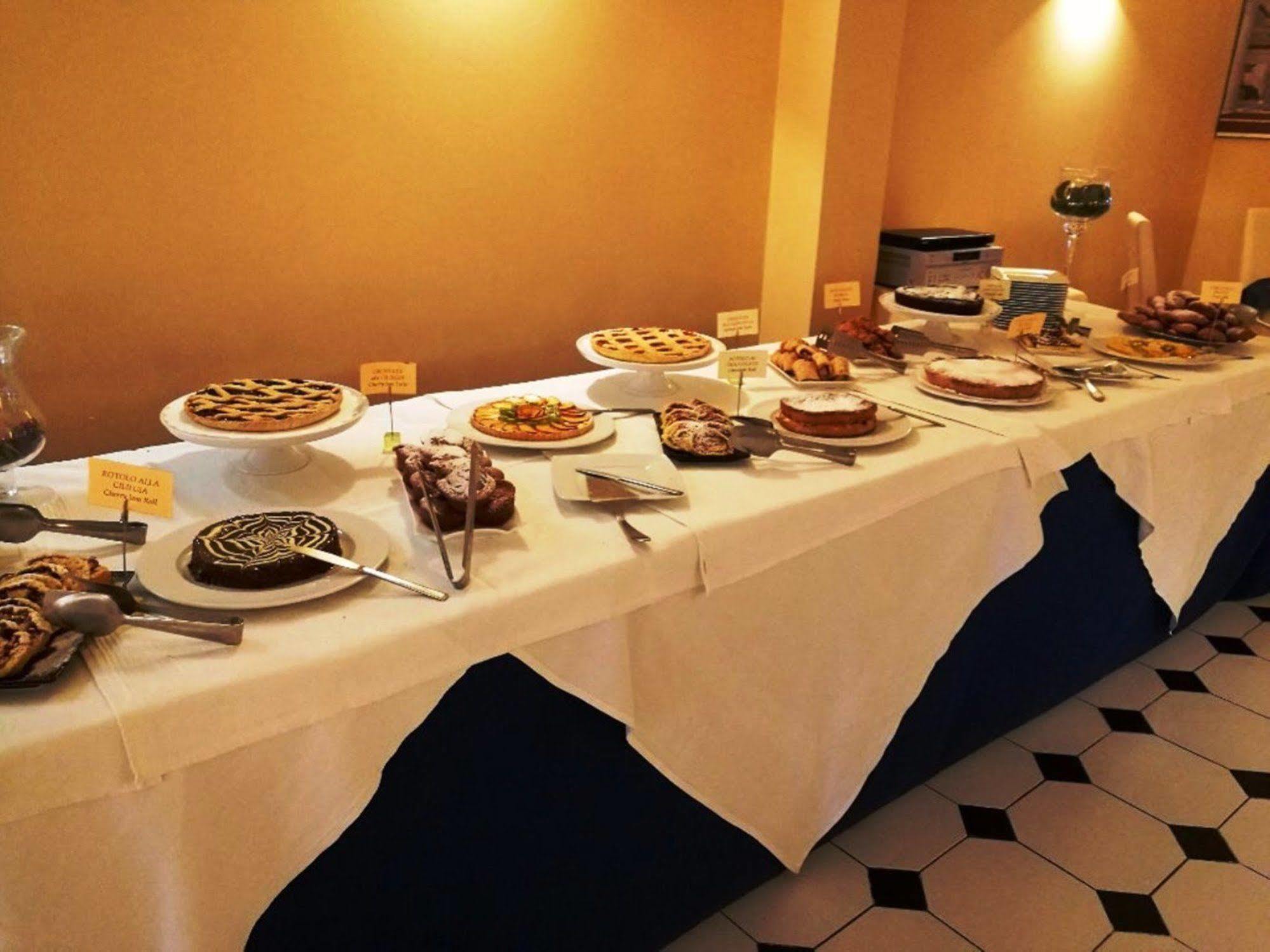 Hotel La Meridiana Урбино Экстерьер фото